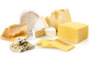 پنیرهای کم کالری در رژیم غذایی: نام ها و انواع