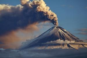Чому вивергається вулкан